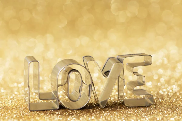 Aşk Kelimesi Altın Parıltılı Işıklar Üzerine Bokeh Arkaplan — Stok fotoğraf