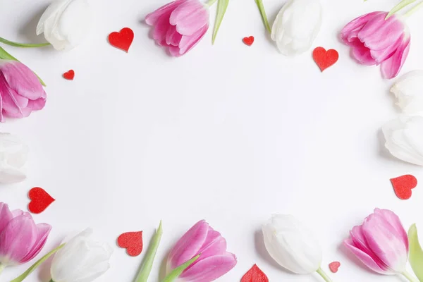 Cadre Composé Tulipes Colorées Cœurs Rouges Fond Saint Valentin — Photo