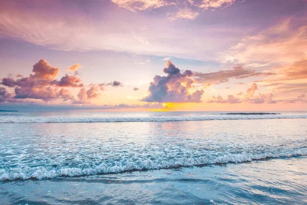 Csodálatos Naplemente Baliról Double Six Beach Surf Waves Colorful Clouds — Stock Fotó