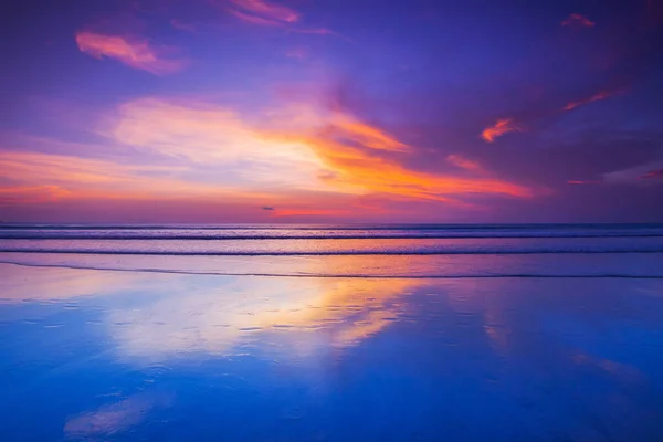 Seacoast Ορίζοντα Δραματικά Χρώματα Σύννεφα Μετά Ηλιοβασίλεμα Φυσικό Τοπίο Φόντο — Φωτογραφία Αρχείου