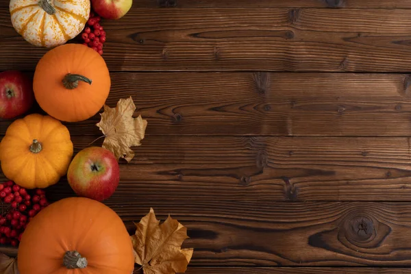 秋天的食物背景 老桌上的划船背景 文字的复制空间 — 图库照片