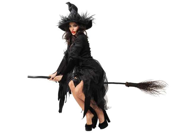 Süpürge Stüdyosunda Uçan Cadılar Bayramı Cadısı Beyaz Arka Plan Tasarım — Stok fotoğraf