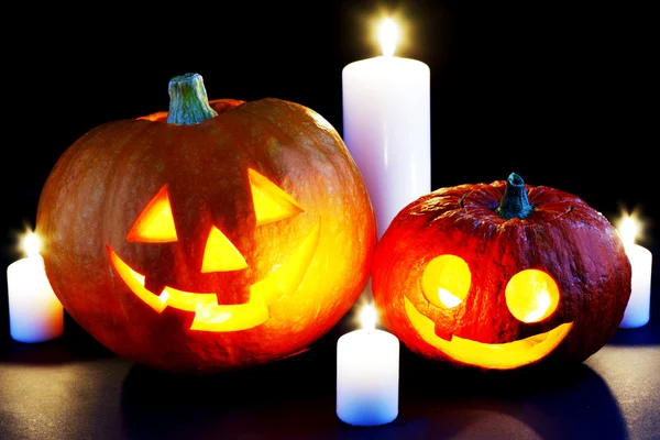 Calabazas y velas de halloween —  Fotos de Stock