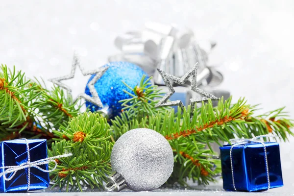 Firtree y decoración navideña —  Fotos de Stock