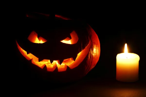 Calabaza y vela de Halloween — Foto de Stock