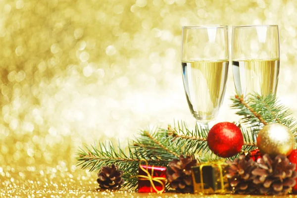 Champagne en kerstdecor — Stockfoto