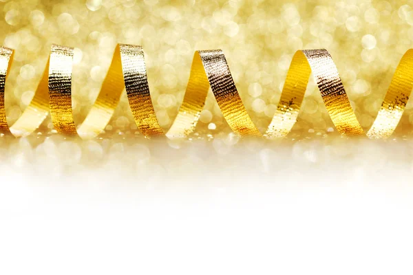 Gekrulde gouden serpentine — Stockfoto