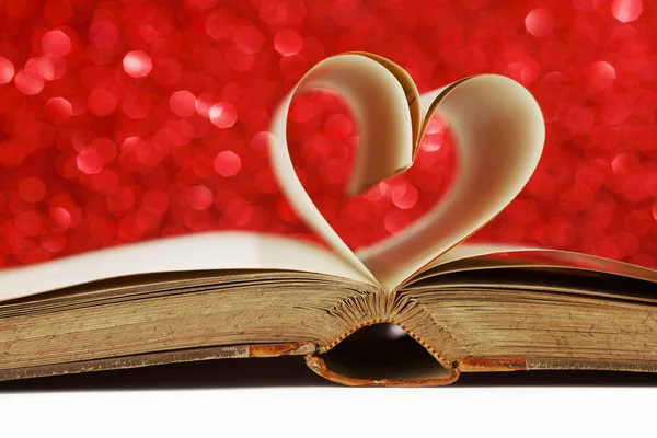 Corazón de páginas de libros — Foto de Stock