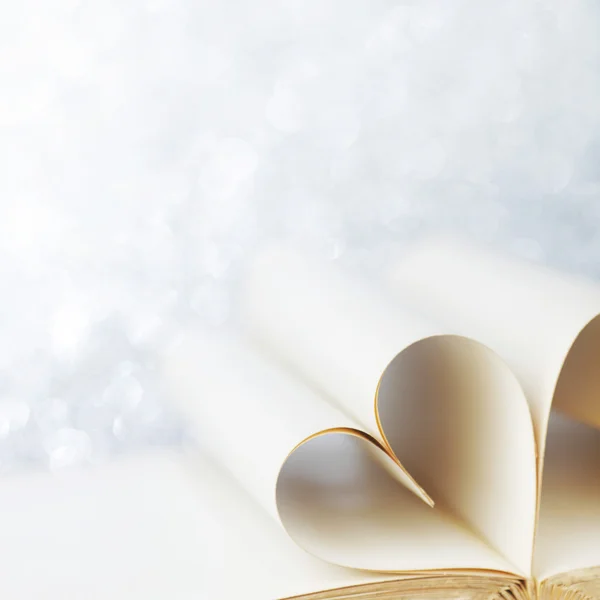 Heart shaped book pages — Stock Photo, Image