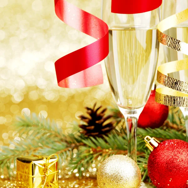 Champagne et décor de Noël Images De Stock Libres De Droits