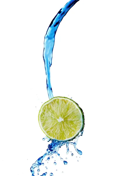 Limón con agua salpicada — Foto de Stock