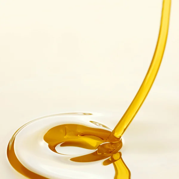 Pouring oil — Stock Photo, Image