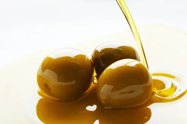 Оливкова олія заливки — стокове фото