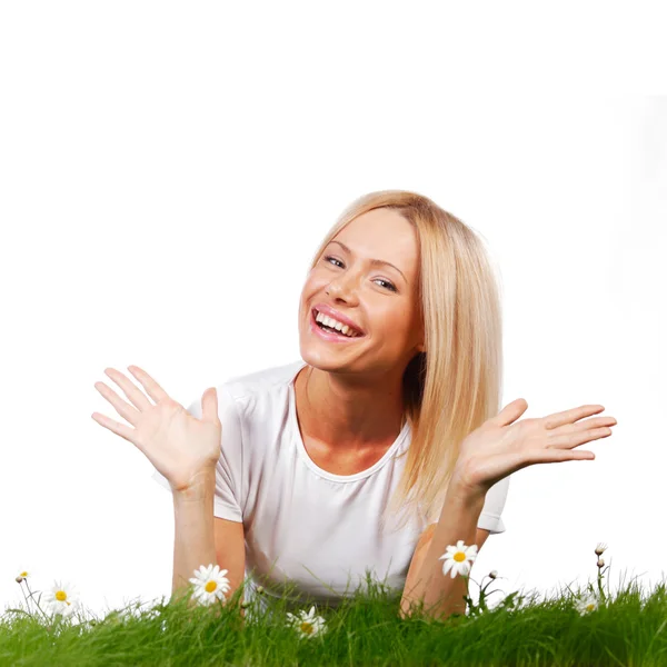 Vrouw op gras met bloemen — Stockfoto