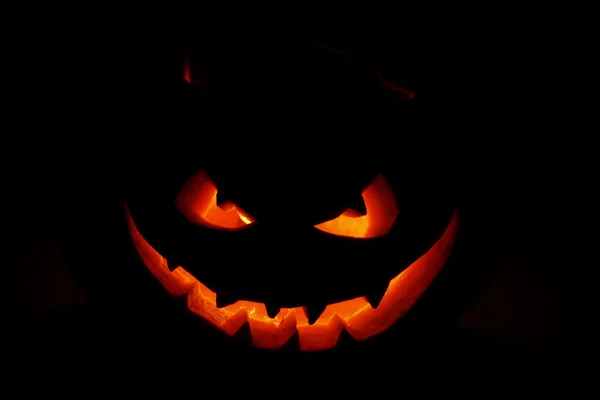 Visage effrayant de la citrouille d'Halloween — Photo