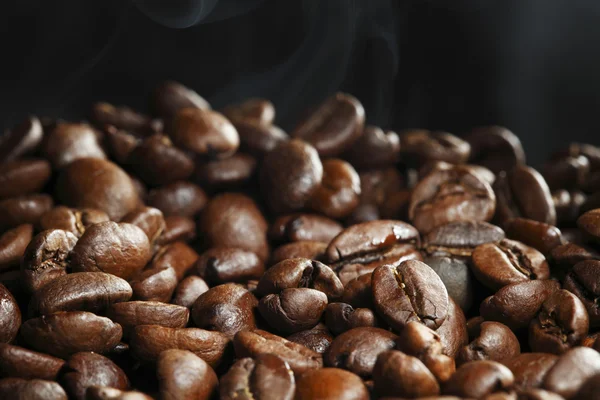 Granos de café tostados calientes — Foto de Stock