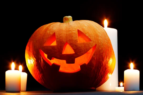Zucca di Halloween e candele — Foto Stock
