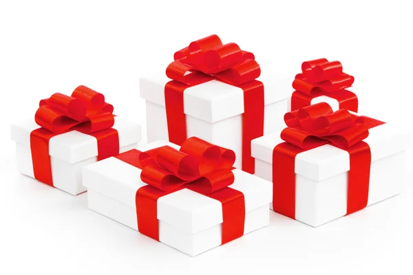 Witte geschenkdozen met rode linten — Stockfoto