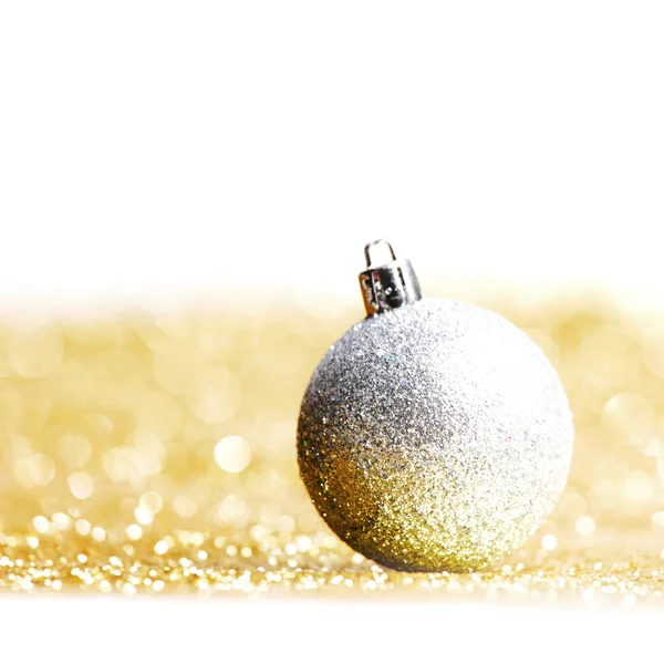 Glittrande silver Christmas ball — Stockfoto