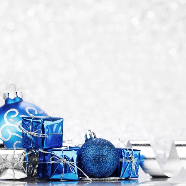 Karácsonyi ajándékok és dekoráció — Stock Fotó
