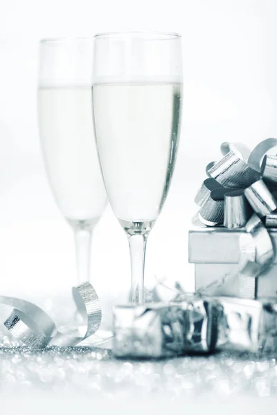 Champagne and gifts — Stock Photo, Image