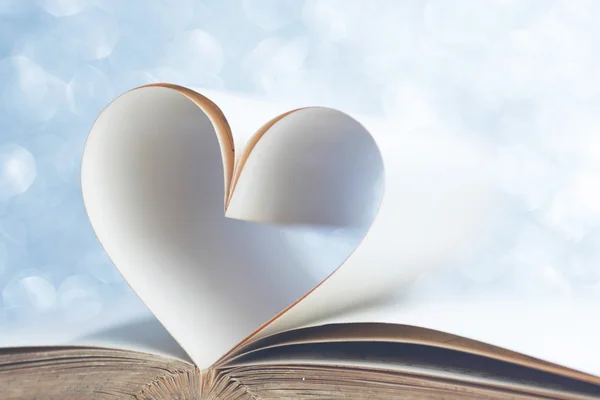 Heart shaped book pages — Stock Photo, Image