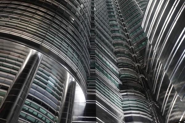 Kuala Lumpur, Malezya, yakın çekim görünümünde futuristik gökdelen — Stok fotoğraf