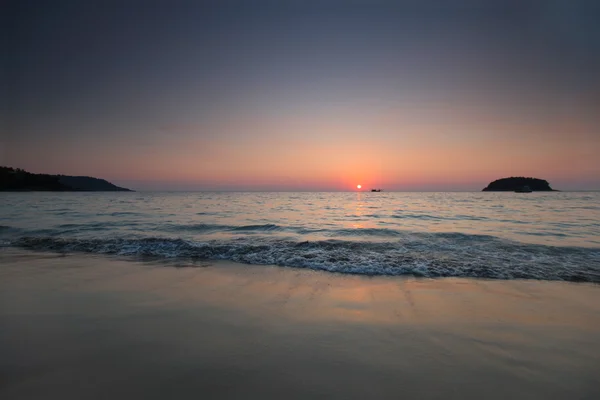 Solnedgång över havet i Thailand — Stockfoto