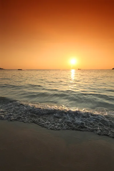 Barca da pesca al tramonto — Foto Stock