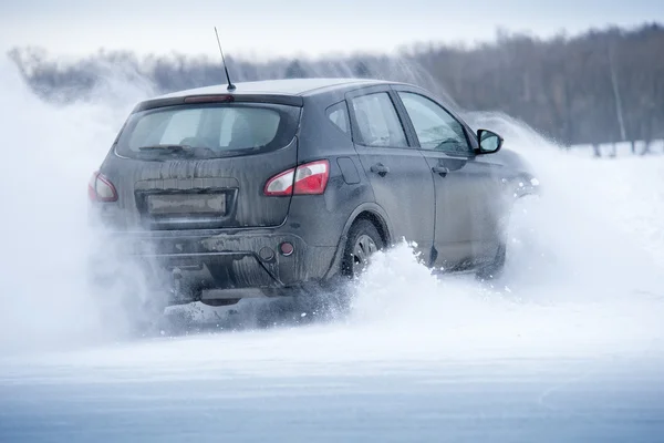 Voiture dérive pulvérisation neige — Photo