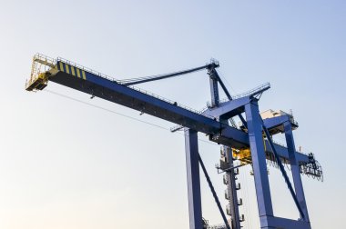 Deniz kargo bağlantı noktası büyük Vinçler