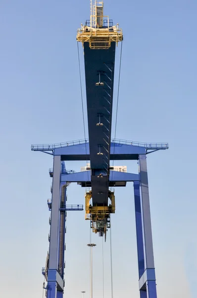 Porto de carga marítima guindastes grandes — Fotografia de Stock