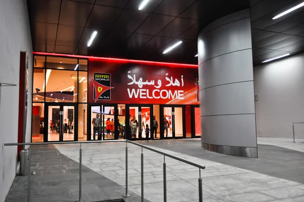 Ferrari World em Abu Dhabi Emirados Árabes Unidos — Fotografia de Stock