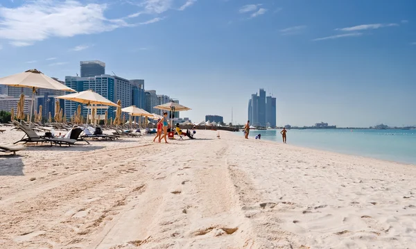 Abu Dhabi city public beach — Stock Photo, Image