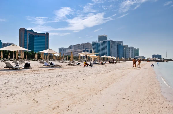 Abu Dhabi city public beach — Stock Photo, Image