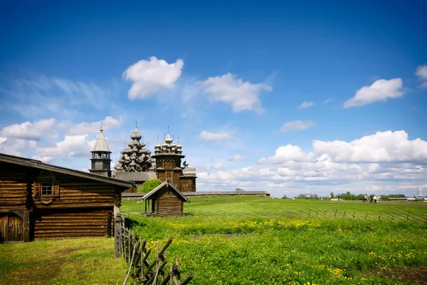 Traditionele houten Russische kerk op het eiland van Kizji — Stockfoto