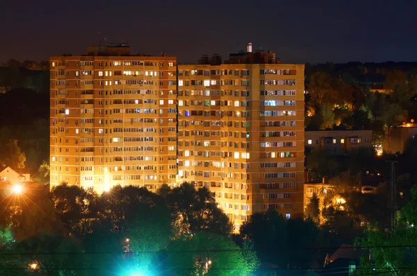 住宅建物の夜 — ストック写真