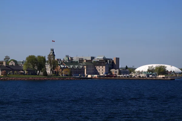 加拿大皇家军事学院从河看 — 图库照片