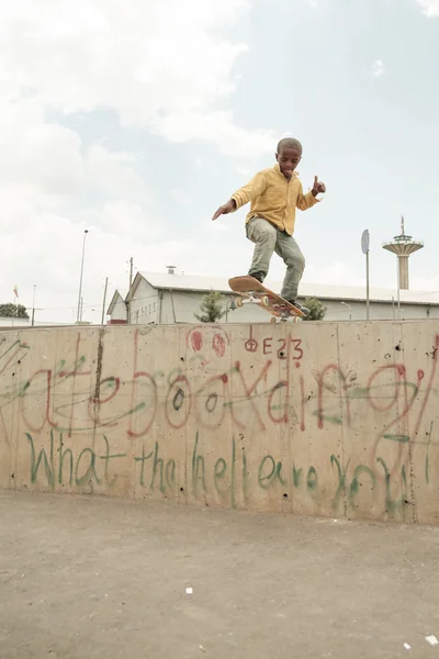 Skateboarden in Addis — Stockfoto