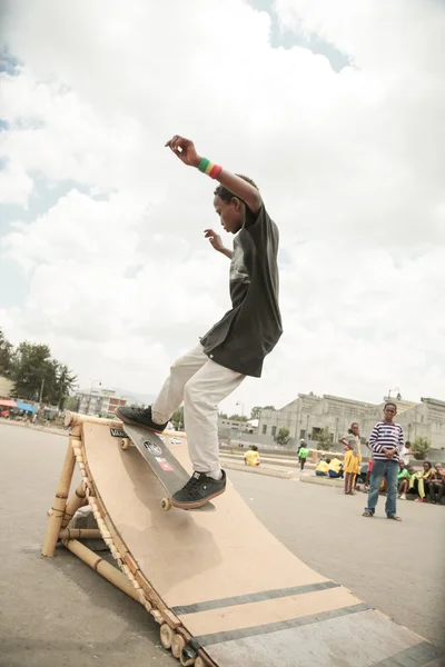 Skateboarden in Addis — Stockfoto