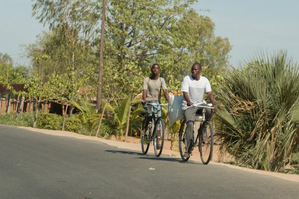 El ciclismo como principal medio de transporte en Malawi —  Fotos de Stock