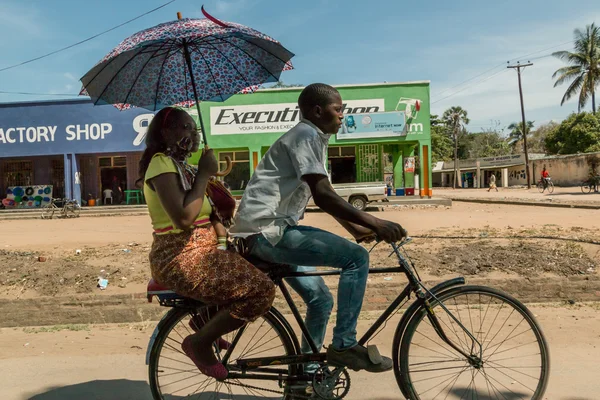 Cykling som primära transportmedel i Malawi — Stockfoto