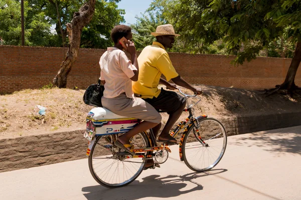 El ciclismo como principal medio de transporte en Malawi —  Fotos de Stock