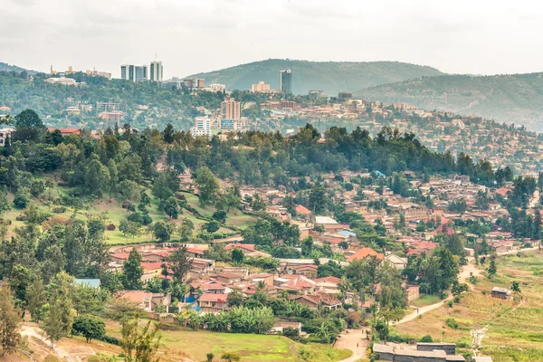 Letecký pohled na Kigali z dálky — Stock fotografie