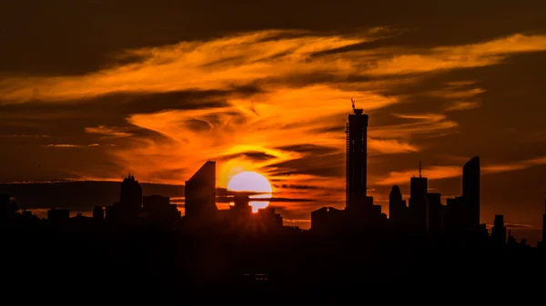 Puesta de sol en la ciudad — Foto de Stock