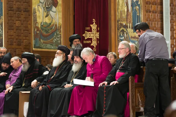 Representanter från Orientaliskt ortodoxa kyrkorna underteckna en gäst — Stockfoto