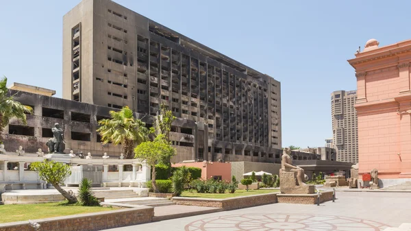 Сгоревшее здание Национал-демократической партии — стоковое фото