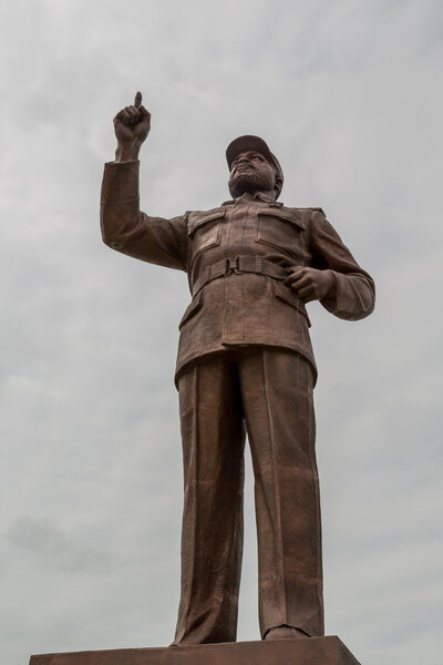 Памятник Саморе Моисеевой на площади Независимости
