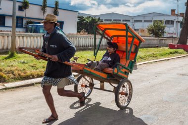pousse-pousse sürüşü