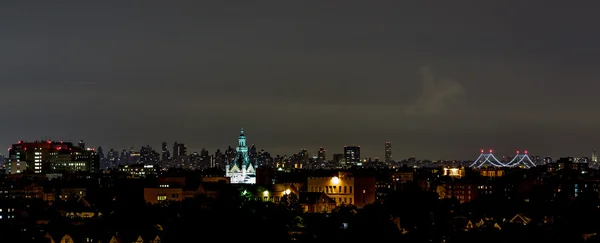 Rotting skyline på natten — Stockfoto